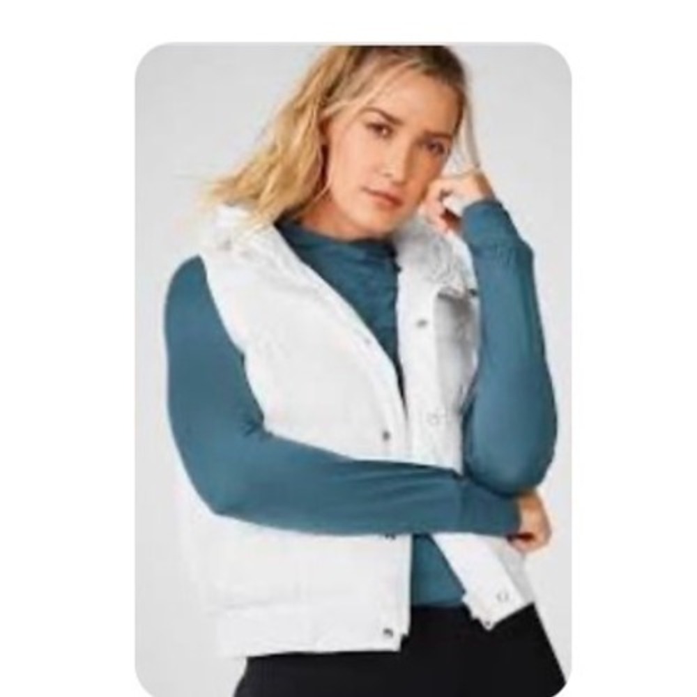 Fabletics Expedition White Puffer Vest w/ Detachable Hood - Large